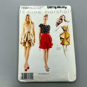 Dress sewing pattern sz12-20